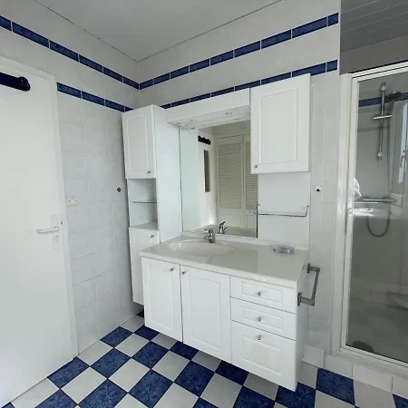 Apartament Renove Avec Tennis Prive, Parking Et Vue - Fr-1-361-162 Jullouville-les-Pins