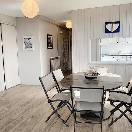 Renove Avec Tennis Prive, Parking Et Vue - Fr-1-361-162