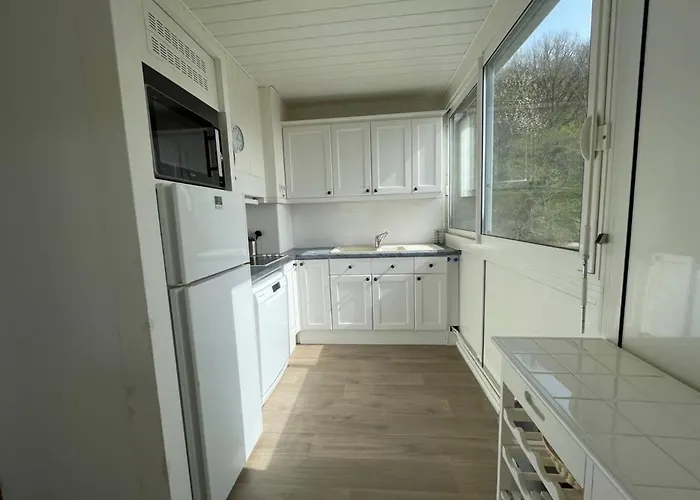 Renove Avec Tennis Prive, Parking Et Vue - Fr-1-361-162